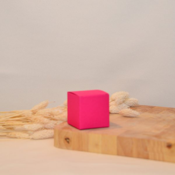 Kubusje of kubus doosje: Fluo roze // Voor doopsuiker of suikerbonen // Roze