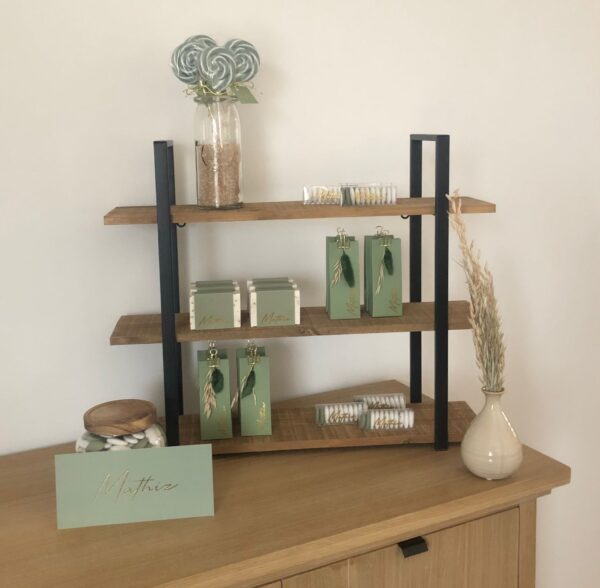 Doopsuiker voor Mathis - Eucalyptus groen minimalistisch concept met suikerbonen en lekstokken