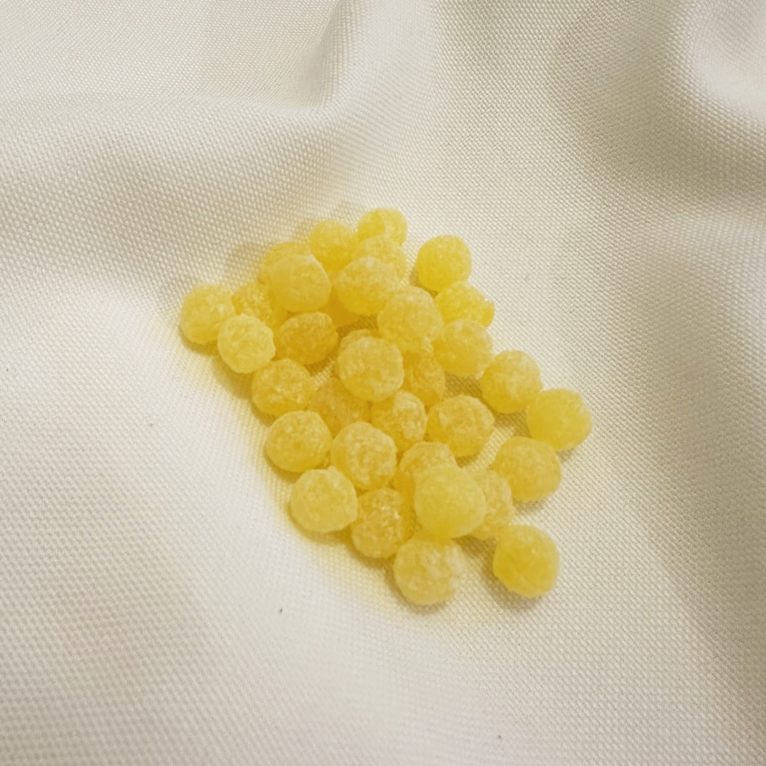 Suikerparels - Sugar drops geel - Geboorte en huwelijk - Smaak: Citroen
